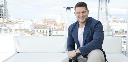 Manu Tenorio, en la presentación de la nueva línea cosmética de Silvia Moreno.