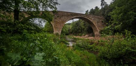 Retrato del puente medieval de la Malafogassa.