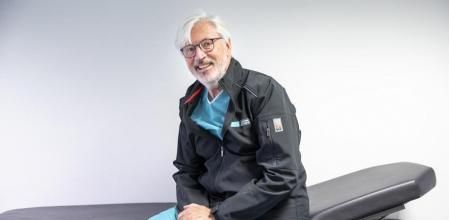 El cirujano Antonio De Lacy, en las instalaciones del Clínic