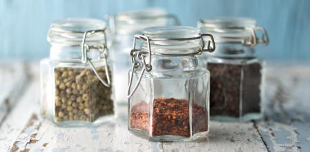Tarros de cristal con especias