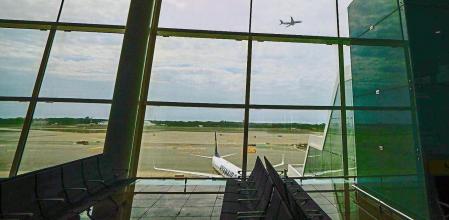 FOTO ALEX GARCIA NUEVO DIQUE SUR PARA VUELOS COMERCIALES EN LA T1 DEL AEROPORT DE EL PRAT 2021/04/28