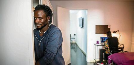 10 - 05 - 2021 / Barcelona / L'hospital de campanya de santa Anna presenta un pis on viuen 4 joves migrants que estaven al carrer. / Foto: Llibert Teixidó