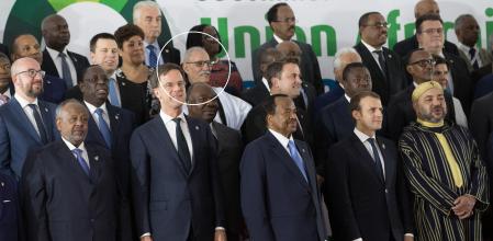 Belgian Prime Minister Charles Michel, Prime Minister of the Netherlands Mark Rutte, Prime Minister of Luxembourg Xavier Bettel, President of France Emmanuel Macron and Morroco's king Mohammed VI pose for a family photo on the first day of an European - Africa summit in Abidjan, Ivory Coast, after a two days visit of the Prime Minister in Bamako, Mali, Wednesday 29 November 2017. BELGA PHOTO BENOIT DOPPAGNE (Photo by BENOIT DOPPAGNE / BELGA MAG / Belga via AFP)