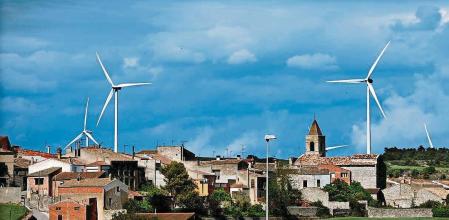 foto XAVIER CERVERA 07/05/2021 molinos d viento para generar energia eolica d manera medioambientalmente sostenible, en montmaneu, comarca anoia