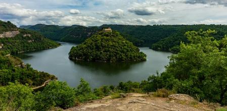 El meandro iluminado por el sol.