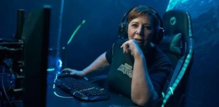 La exministra Celia Villalobos como 'gamer'