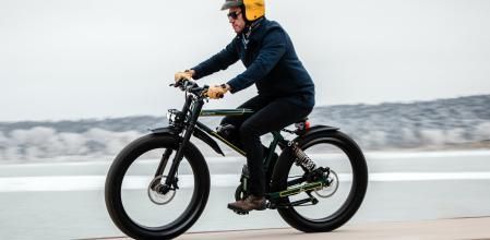 La carga completa de la batería de la bici estadounidense se logra en unas seis horas.