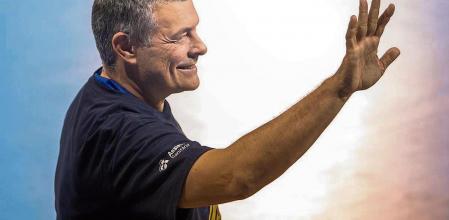 El Barça puede certificar este lunes el título matemático de Liga Sacyr ASOBAL si empata o gana el partido adelantado de la jornada 30 contra el Ángel Ximénez Puente Genil en el Palau Blaugrana. Entrenador Xavier Pascual saludando al final del encuentro