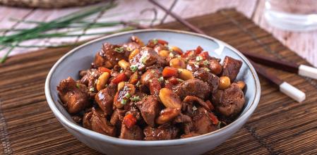 Pollo con almendras al estilo chino