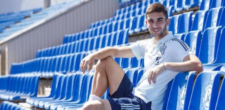Ferran Torres, en la grada del estadio Petrovski
