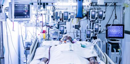 Treintañero en la UCI del Hospital Clinic, Barcelona