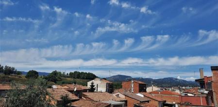 Las nubes peinadas por el viento en Torelló.
