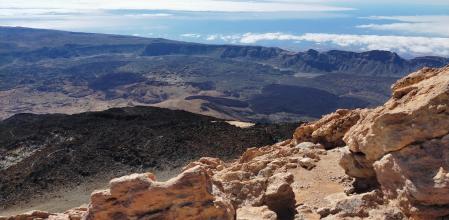 Paisaje de Las Cañadas desde la cima del Teide, en Tenerife.