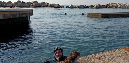 Limpieza del fondo marino de las playas de Barcelona.