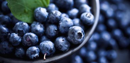 Recipiente con arándanos
