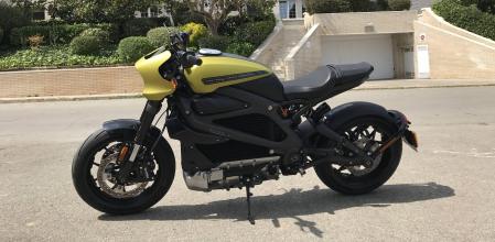 Su motor de imanes permanentes desarrolla 78 kW (105 CV) de potencia y 116 Nm de par instantáneo. La aceleración de 0 a 100 km/h está por debajo de los... ¡3 segundos!&nbsp;