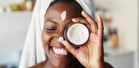 Aplicación crema hidratante