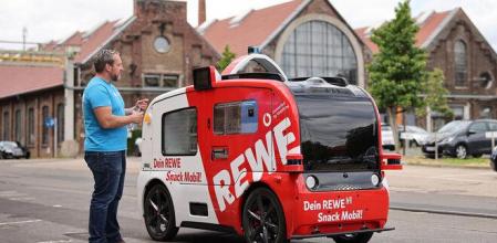 Llega el primer supermercado sobre ruedas a Europa, una prueba piloto de la cadena Rewe y la compañía Vodafone