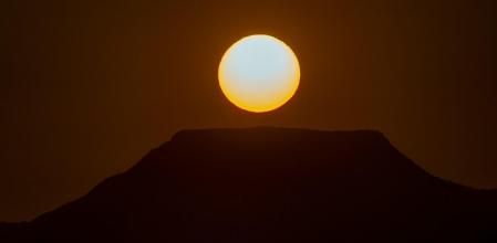 El sol escalando el Puig de Montcau.