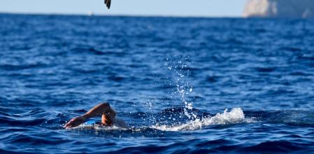 El nadador malagueño&nbsp;Christian Jongeneel durante una travesía en aguas abiertas