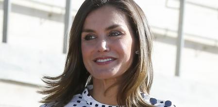 La reina Letizia con su vestido favorito de Massimo Dutti