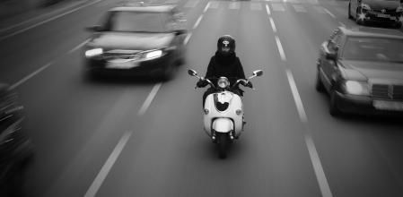 Según los informes del Centro de Estudios y Opinión de Ponle Freno-AXA, las motocicletas sólo son responsables del 27% de los accidentes en los que se ven involucradas&nbsp;