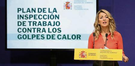 La vicepresidenta segunda del Gobierno y ministra de Trabajo y Economía Social, Yolanda Díaz, interviene durante la presentación del plan de actuación de la Inspección de Trabajo frente al golpe de calor, en la sede del Ministerio de Trabajo y Economía Social, a 26 de julio de 2021, en Madrid (España). El plan pretende proteger de las altas temperaturas a los profesionales de la construcción y a todos aquellos que trabajan al aire libre. 26 JULIO 2021;TRABAJO;YOLANDA DIAZ;GOLPE DE CALOR;INSPECCION Marta Fernández Jara / Europa Press 26/07/2021