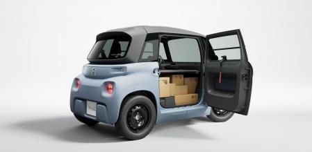 La zona del pasajero se ha habilitado como un espacio de almacenaje obtenida gracias a la sustitución del asiento del pasajero por una caja modular&nbsp;