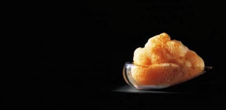 Aire de zanahoria con leche amarga de coco