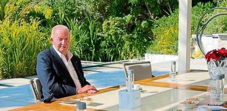 El rey emerito juan Carlos I con el principe Sheik Mohamed