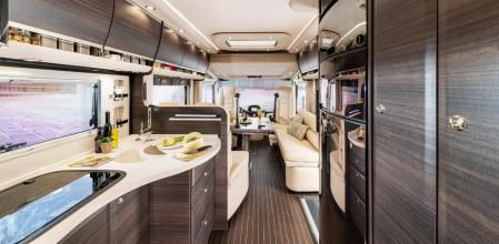 Todo en estas lujosas autocaravanas está bien ajustado, desde la incidencia de la luz hasta los materiales empleados&nbsp;