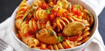 Fusillone con mejillones en escabeche