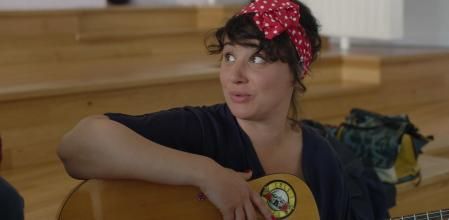 La francesa Louise Massin da vida a Loulou.