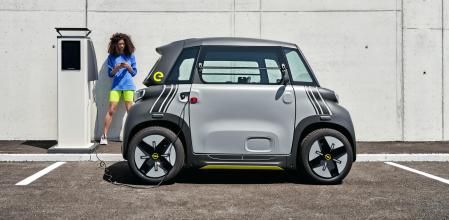 Opel Rocks-e, el coche urbano eléctrico que se conduce a partir de los 15 años con el carnet AM