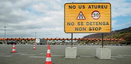 Peaje de Martorell dirección Barcelona con 17 barreras bajadas- Foto Ana Jiménez
