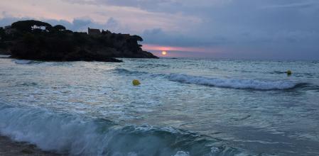 Olas en la playa Fosca.