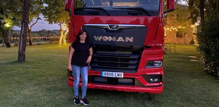 La conductora leonesa Ana Pellitero acumula 28 años de experiencia al volante de camiones de gran tonelaje