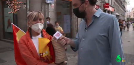 Una manifestante contra Pedro Sánchez se emociona en 'El intermedio'