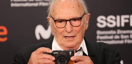 El cineasta Carlos Saura llega a la gala de apertura del Festival de San Sebastián 2021 en el Kursaal, a 17 de septiembre de 2021, San Sebastián, País Vasco, (España). Desde hoy y hasta el próximo sábado 25 de septiembre San Sebastián se viste de gala para acoger la 69ª edición del festival de cine español más conocido. Aunque este 2021 también está marcado por el coronavirus, razón por la que el aforo de las salas es limitado y no hay presencia de público en las alfombras rojas, esta edición contará con 33 filmes y 28 proyecciones más respecto del 2020, cuando estalló la pandemia. 
 En esta gala se concederá el primer Premio Donostia de esta edición a la actriz Marion Cotillard.
17 SEPTIEMBRE 2021
Raúl Terrel / Europa Press
17/09/2021