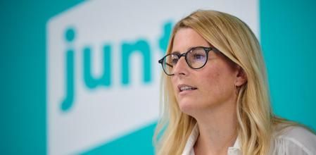 Elsa Artadi este lunes durante la rueda de prensa en la sede de Junts