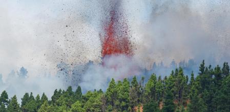 FILE PHOTO: Lava and smoke are seen following the eruption of a volcano in the Cumbre Vieja national park at El Paso, on the Canary Island of La Palma, September 19, 2021. REUTERS/Borja Suarez     TPX IMAGES OF THE DAY/File Photo