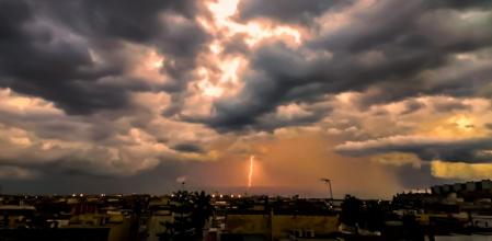La tormenta sobre el área del aeropuerto de Barcelona.