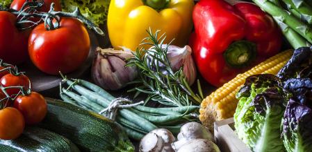 Se recomienda comer cinco porciones de fruta y verdura al día.