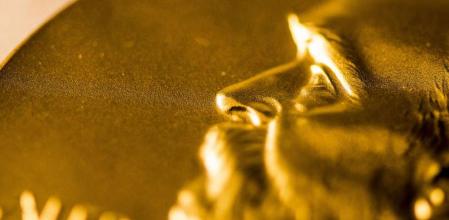 Detalle de la medalla que se entrega, junto a un diploma y un premio económico, a cada laureado de los Premios Nobel