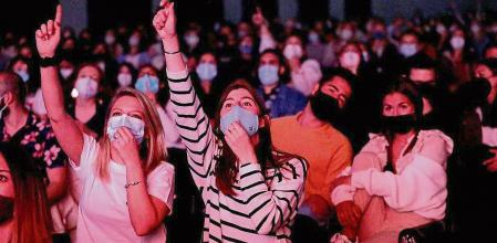 foto XAVIER CERVERA 17/04/2021 Carlos Alberto Sánchez Uriol, conocido como Carlos Sadness y anteriormente llamado Shinoflow (Barcelona, España, 31 de marzo de 1987) es un cantante, compositor e ilustrador español. Actua en el Palau Sant Jordi ,Montjuic, Barcelona, durante la pandemia por coronavirus (inicio cuarta ola) por eso el publico esta separado ,sentado (por burbujas) en sillas, y con mascarilla (aforo mil personas)