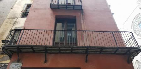 Edificio de la calle de la Anisadeta de Barcelona.