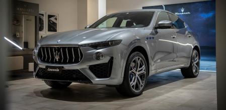 El nuevo Levante Hybrid de Maserati consigue el mismo rendimiento que el de un motor de gasolina de 350 CV de potencia, pero con consumos y emisiones casi un 20% menores