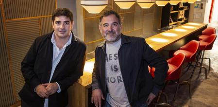 Eugeni de Diego i Albert Raurich a la barra del nou restaurant Tamae - foto: Montse Giralt