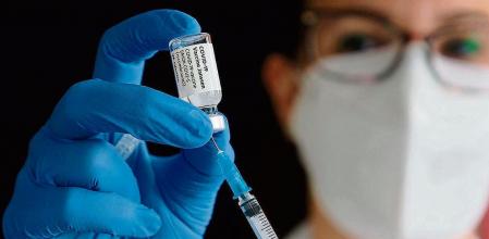 Primeres vacunacions amb Janssen al Centre Cívic Sant Martí