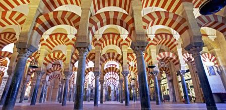 La Mezquita de Córdoba ha sido declarada Patrimonio de la Humanidad, al igual que el centro histórico de la ciudad, la Medina Alazhara y la Fiesta de los Patios